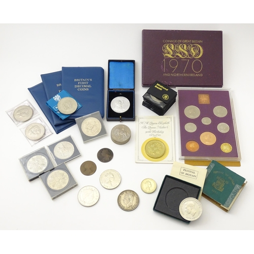 838 - Coins : A quantity of assorted coins / commemorative coins to include a 1970 set of coins of Great B... 