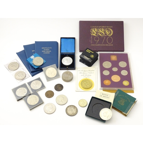 838 - Coins : A quantity of assorted coins / commemorative coins to include a 1970 set of coins of Great B... 