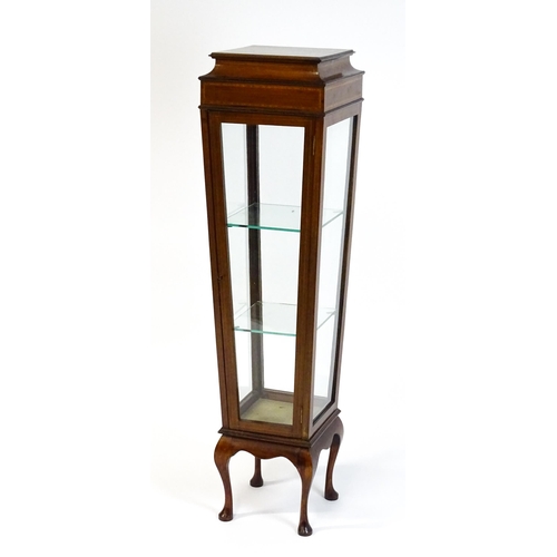 1486 - A late 19thC / early 20thC mahogany display cabinet with a crossbanded top above a tapering body rai... 