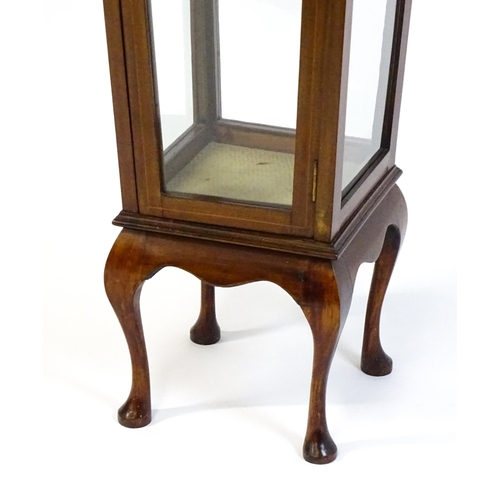 1486 - A late 19thC / early 20thC mahogany display cabinet with a crossbanded top above a tapering body rai... 