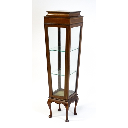 1486 - A late 19thC / early 20thC mahogany display cabinet with a crossbanded top above a tapering body rai... 