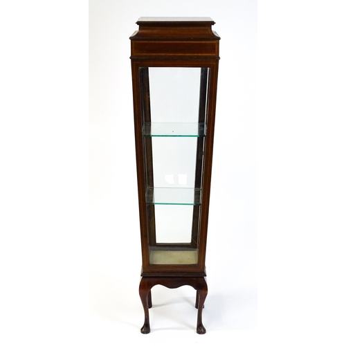 1486 - A late 19thC / early 20thC mahogany display cabinet with a crossbanded top above a tapering body rai... 