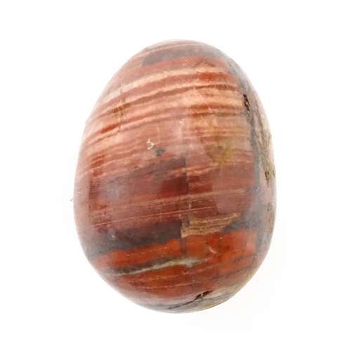 1072 - Natural History / Geology Interest: A quantity of polished hardstone specimen eggs, examples to incl... 