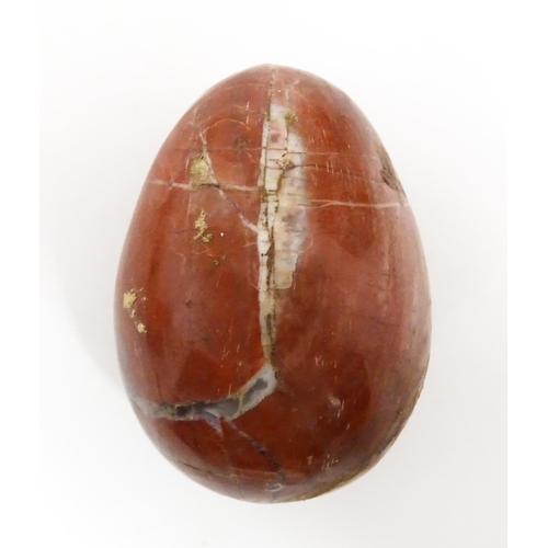 1072 - Natural History / Geology Interest: A quantity of polished hardstone specimen eggs, examples to incl... 