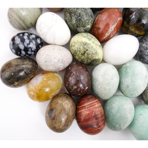 1072 - Natural History / Geology Interest: A quantity of polished hardstone specimen eggs, examples to incl... 