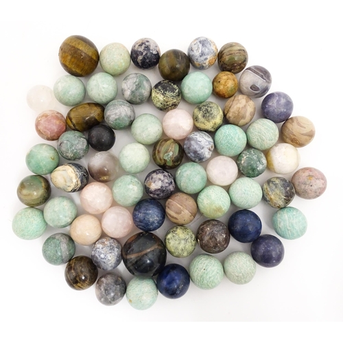 1073 - Natural History / Geology Interest: A quantity of polished hardstone specimen spheres, examples to i... 