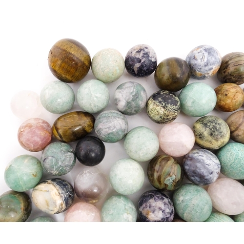 1073 - Natural History / Geology Interest: A quantity of polished hardstone specimen spheres, examples to i... 