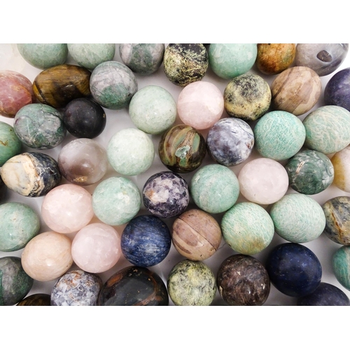 1073 - Natural History / Geology Interest: A quantity of polished hardstone specimen spheres, examples to i... 