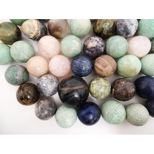 1073 - Natural History / Geology Interest: A quantity of polished hardstone specimen spheres, examples to i... 