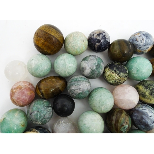 1073 - Natural History / Geology Interest: A quantity of polished hardstone specimen spheres, examples to i... 