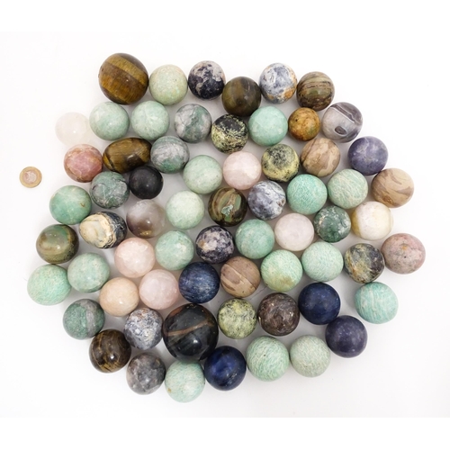 1073 - Natural History / Geology Interest: A quantity of polished hardstone specimen spheres, examples to i... 