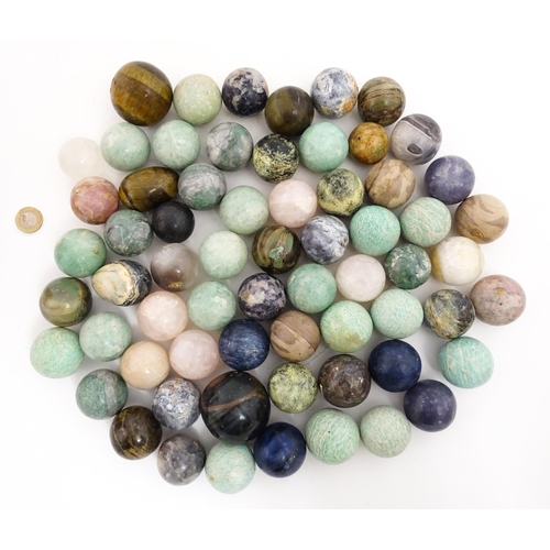 1073 - Natural History / Geology Interest: A quantity of polished hardstone specimen spheres, examples to i... 