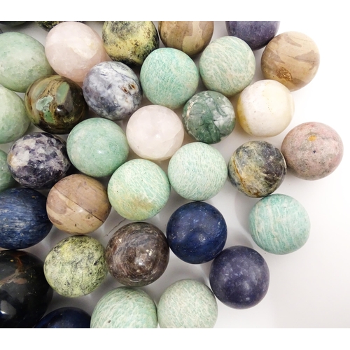 1073 - Natural History / Geology Interest: A quantity of polished hardstone specimen spheres, examples to i... 