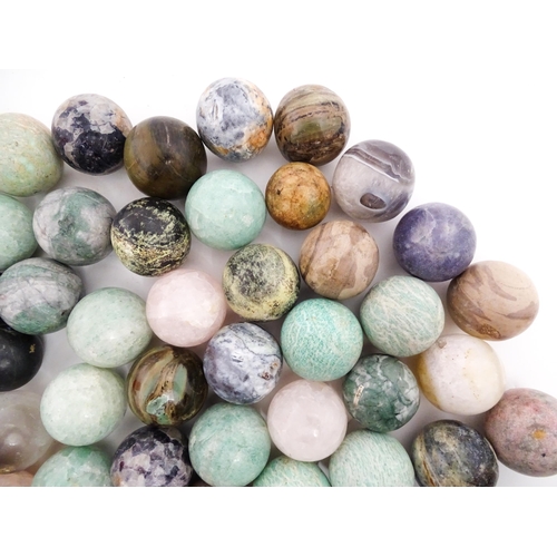 1073 - Natural History / Geology Interest: A quantity of polished hardstone specimen spheres, examples to i... 