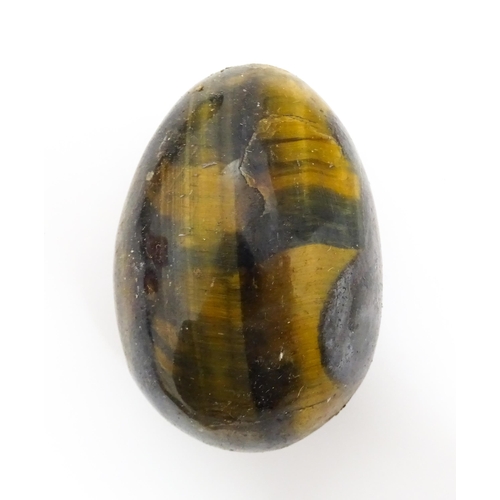 1074 - Natural History / Geology Interest: A quantity of polished hardstone specimen eggs, examples to incl... 