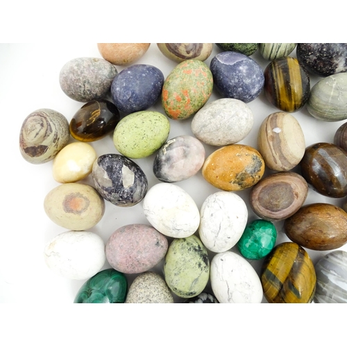 1075 - Natural History / Geology Interest: A quantity of polished hardstone specimen eggs, examples to incl... 