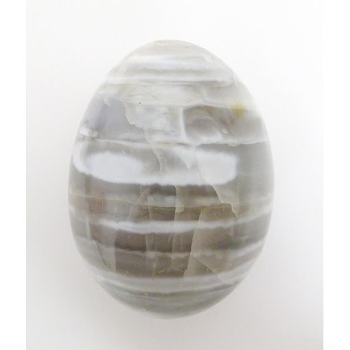 1075 - Natural History / Geology Interest: A quantity of polished hardstone specimen eggs, examples to incl... 