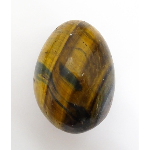 1075 - Natural History / Geology Interest: A quantity of polished hardstone specimen eggs, examples to incl... 