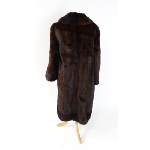 1254 - Vintage fashion / clothing: A c1960's vintage fur coat. Chest approx. 38