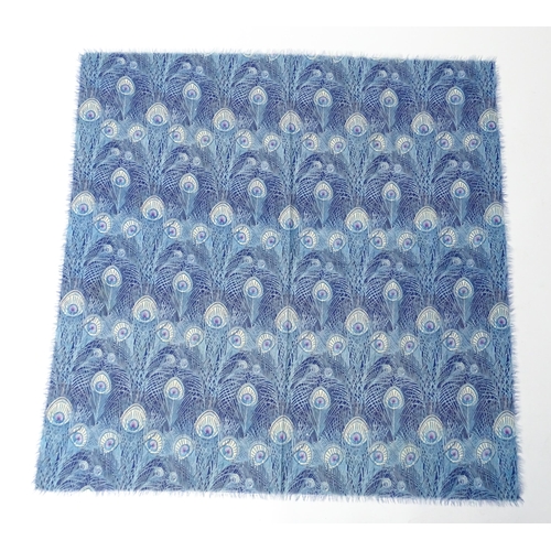 1259 - Vintage fashion / clothing: A Liberty of London wool peacock scarf in blue. Approx. 49