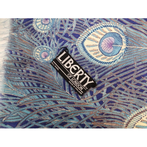 1259 - Vintage fashion / clothing: A Liberty of London wool peacock scarf in blue. Approx. 49