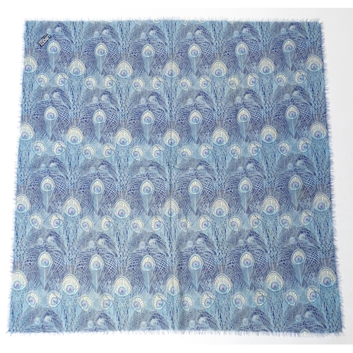 1259 - Vintage fashion / clothing: A Liberty of London wool peacock scarf in blue. Approx. 49