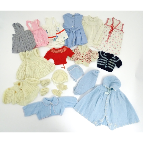 1287 - A large quantity of dolls clothing to include knitted cardigans, dresses, summer dresses, bonnets, e... 