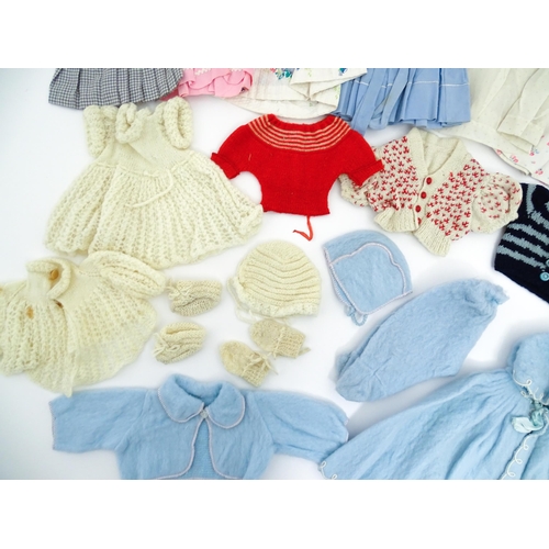 1287 - A large quantity of dolls clothing to include knitted cardigans, dresses, summer dresses, bonnets, e... 