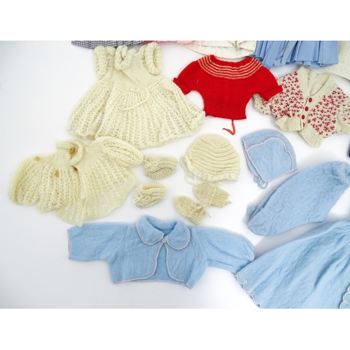 1287 - A large quantity of dolls clothing to include knitted cardigans, dresses, summer dresses, bonnets, e... 