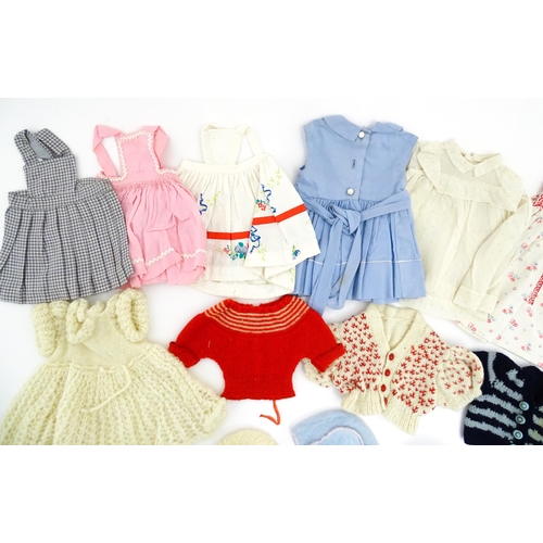 1287 - A large quantity of dolls clothing to include knitted cardigans, dresses, summer dresses, bonnets, e... 