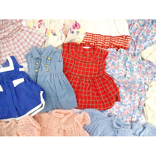 1287 - A large quantity of dolls clothing to include knitted cardigans, dresses, summer dresses, bonnets, e... 