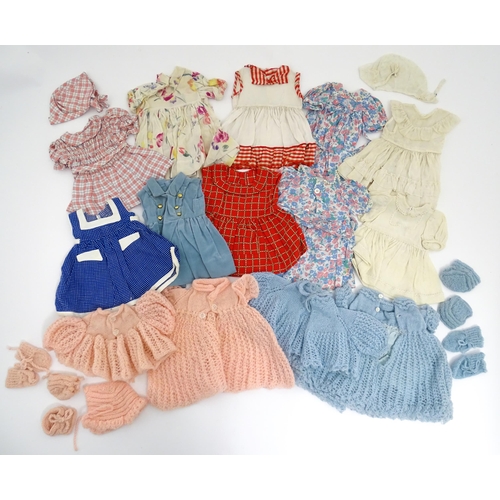 1287 - A large quantity of dolls clothing to include knitted cardigans, dresses, summer dresses, bonnets, e... 