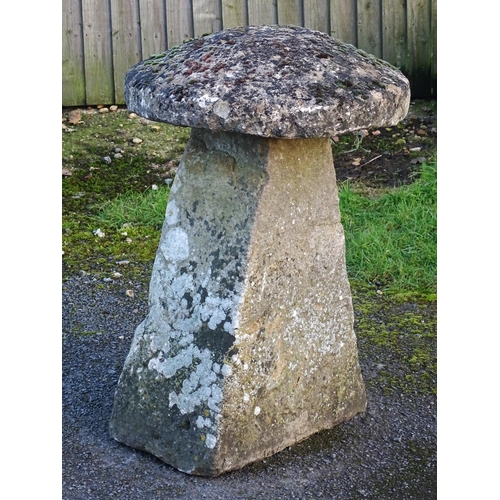 1307 - An 18thC two-piece staddle stone, approx 32