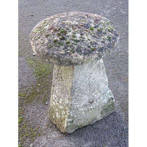 1307 - An 18thC two-piece staddle stone, approx 32