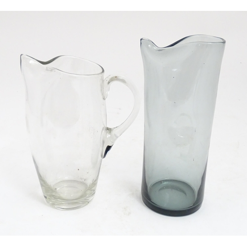 211 - A clear glass lemonade jug together with a mid-century smoke glass dimple jug. Tallest approx 10