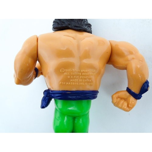 1276 - Toys: A 20thC WWF Wrestlemania wrestling ring, with Titan Sport American wrestler action figures to ... 