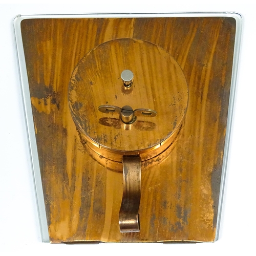 801 - A French Art Deco mantle clock, the glass face with etched and engraved detail, Arabic chapter ring,... 