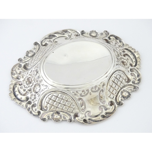 438 - A silver bon bon dish with embossed decoration, hallmarked London 1957, maker Taite & Sons. Approx. ... 