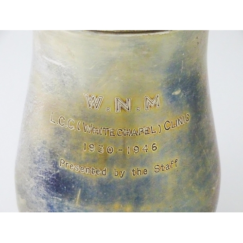 262 - A Victorian silver tankard hallmarked London 1862 maker Augustus George Piesse. Approx 5 1/4