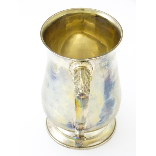 262 - A Victorian silver tankard hallmarked London 1862 maker Augustus George Piesse. Approx 5 1/4