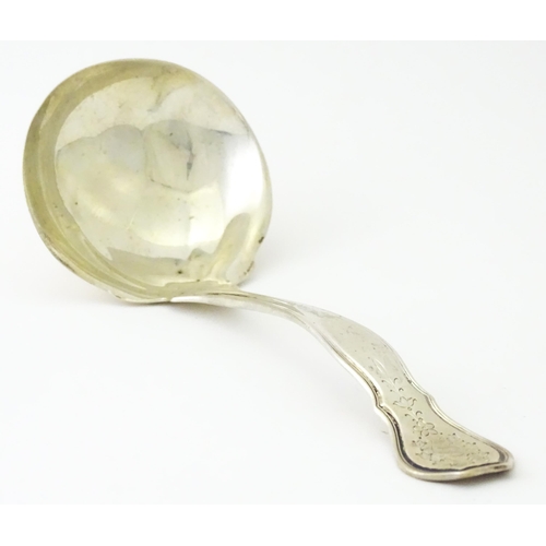 411 - An American sterling silver ladle.  Maker  R Wallace & Sons Mfg. Co. Wallingford Connecticut. Approx... 