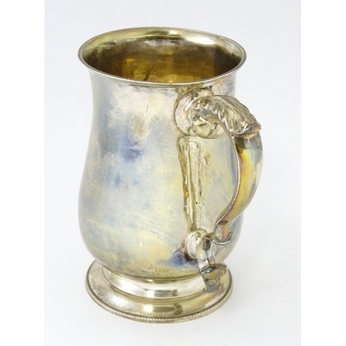 262 - A Victorian silver tankard hallmarked London 1862 maker Augustus George Piesse. Approx 5 1/4