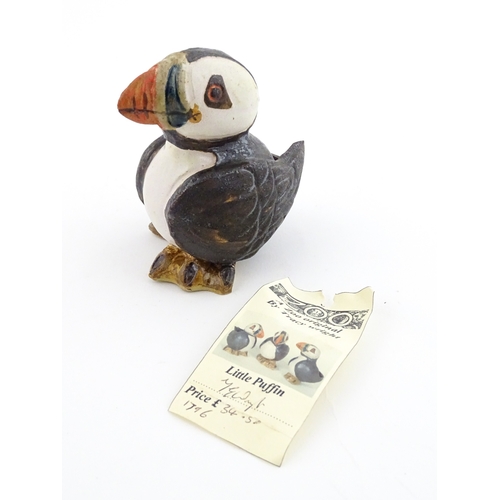 98 - A Zoo Original studio pottery model of a Puffin. Signed under Mini Puffin, no. 58. Approx. 4