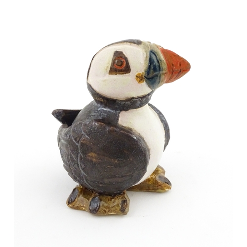 98 - A Zoo Original studio pottery model of a Puffin. Signed under Mini Puffin, no. 58. Approx. 4