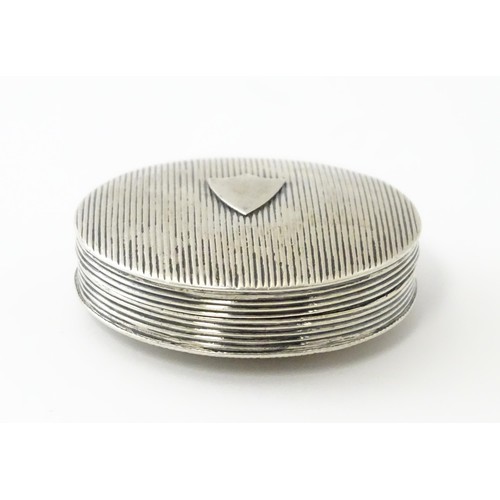 382 - A Dutch silver pill box with shield detail. Approx. 2