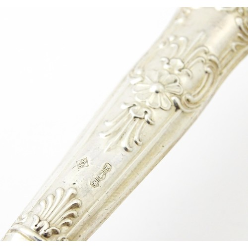 393 - A silver handled King's pattern bread knife. Hallmarked Sheffield 1964, maker Harrison Brothers.  Ap... 