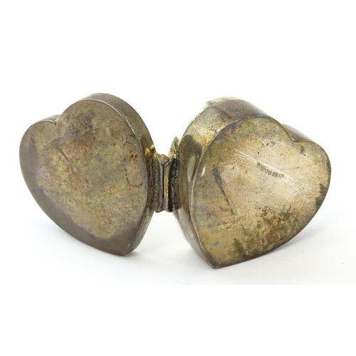 387 - A silver pill box of heart form, hallmarked London 1995, maker Ari D Norman. Approx. 1 1/4