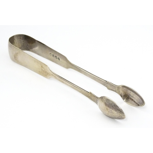 394 - Silver Fiddle pattern sugar tongs, hallmarked London 1830, maker William Eaton. Approx. 6