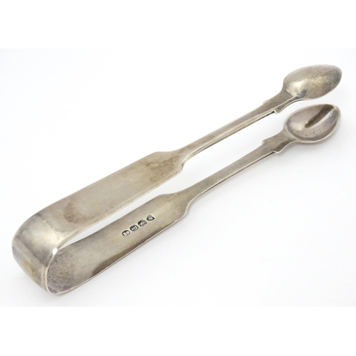 394 - Silver Fiddle pattern sugar tongs, hallmarked London 1830, maker William Eaton. Approx. 6