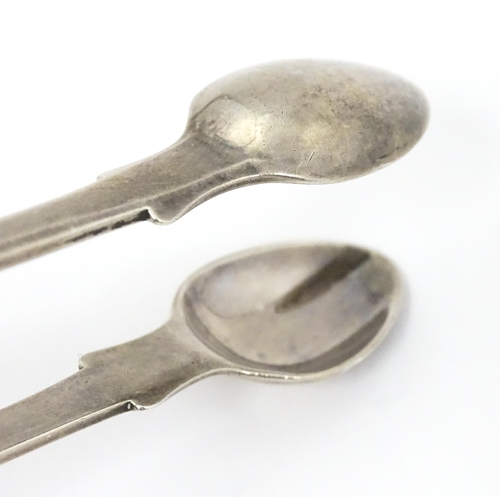394 - Silver Fiddle pattern sugar tongs, hallmarked London 1830, maker William Eaton. Approx. 6
